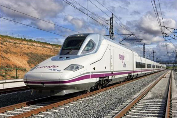 Aprovecha la Navidad para conocer Girona y Figueres viajando en trenes AVE